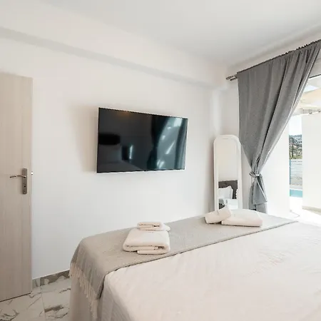 Villa Punta Mare 2 *