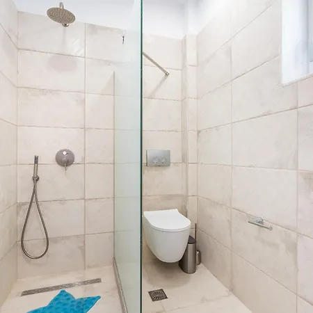 Villa Punta Mare 2 *